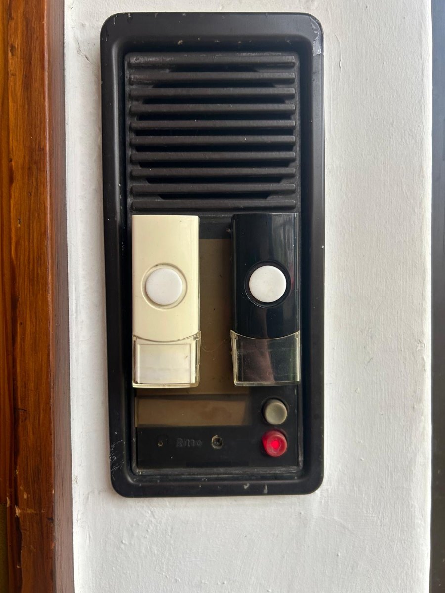 Neue Türsprechanlage – Vorher